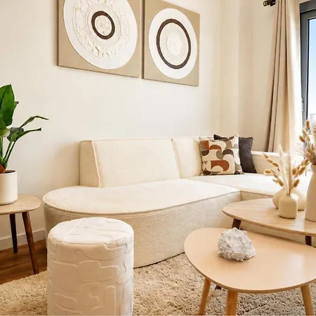 Stylish 3 Bed Habitat Apartment *