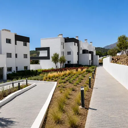 Stylish 3 Bed Habitat Apartman Estepona